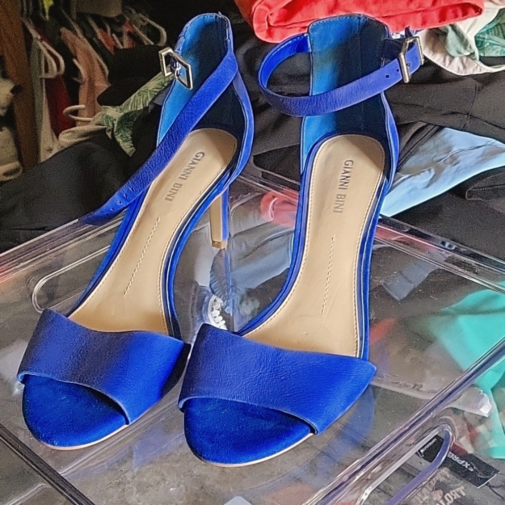 Gianni Bini blue heels